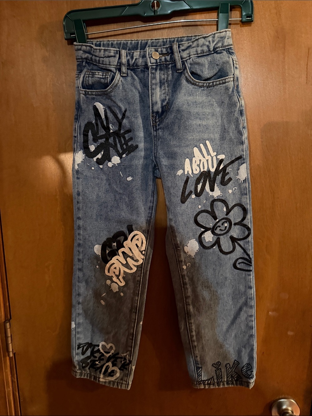 Graphic Back-Pocket Kids Denim Jeans with Heart Detail adjustable waist
